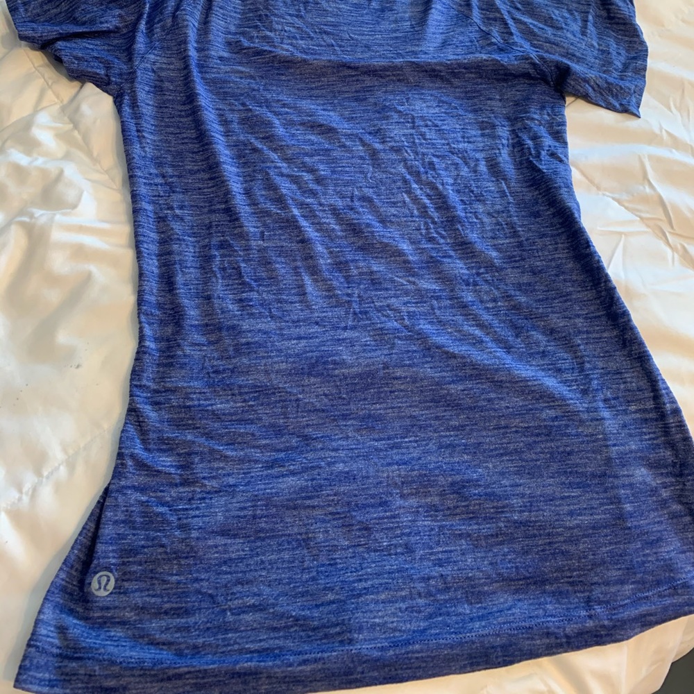 Lululemon tshirt